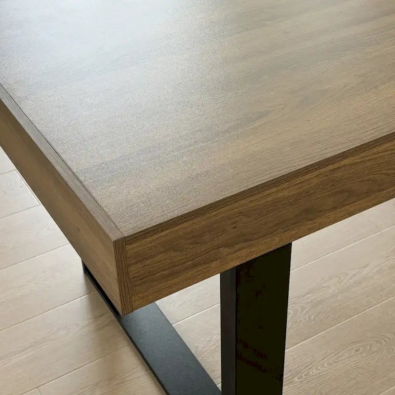 Versatile Extendable Dining Table for Large Gatherings, Enhancing Dining Experience